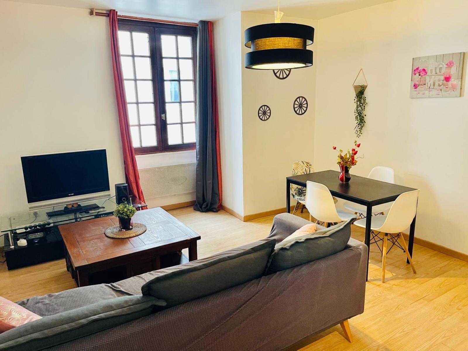 Le Noeud De Bois Apartment *